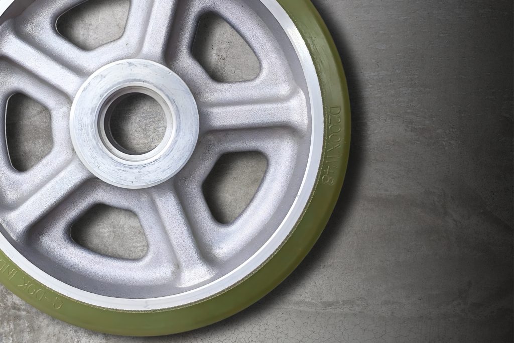 ลูกล้อ PU สีเขียวดุมอะลูมิเนียมหล่อพร้อมตลับลูกปืนสำหรับงานอุตสาหกรรม