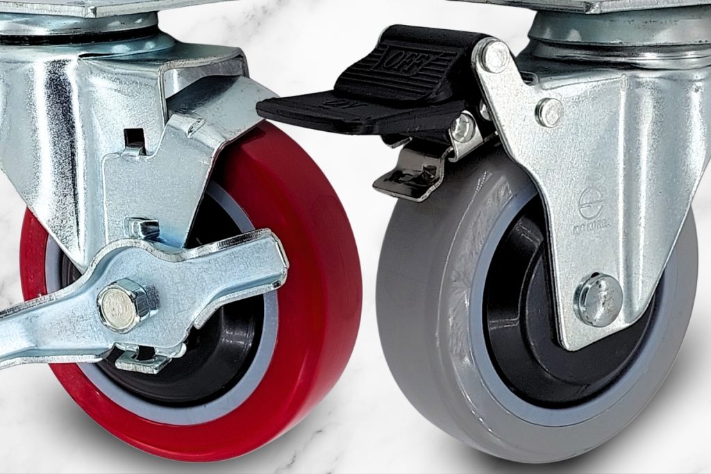ลูกล้อรถเข็นเบรกข้าง (ล้อสีแดง) เปรียบเทียบกับลูกล้อรถเข็นเบรกหลัง (ล้อสีเทา)